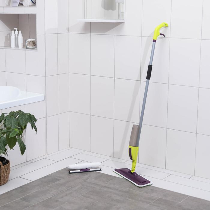 Швабра для мытья пола с распылителем Доляна, насадка из микрофибры 38×10 см, дополнительная насадка для мойки стёкол, ручка 120 см Швабра для мытья пола с распылителем Доляна, насадка из микрофибры 38×10 см, дополнительная насадка для мойки стёкол, ручка 120 см