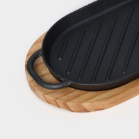 Сковорода чугунная &laquo;Овал гриль&raquo;, 43&times;16,5&times;2,5 см, с ручками, на деревянной подставке