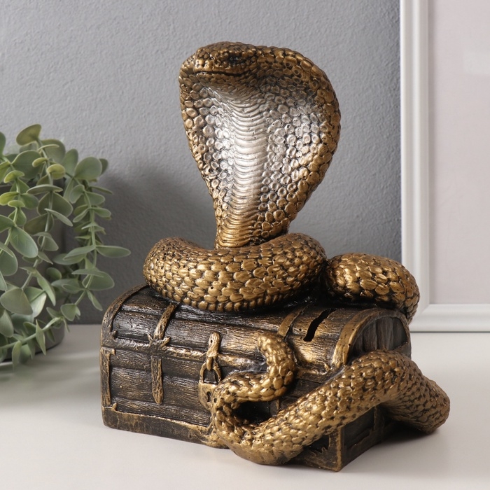 Копилка Копилка"КОБРА НА СУНДУКЕ " 20 х 17 х 12 см.