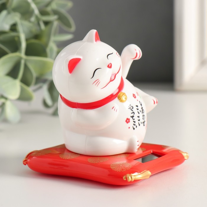 Маятник пластик от солнечной батареи Маятник пластик от солнечной батареи "Манэки-нэко белый на подушке" 6,5х7,5х7 см