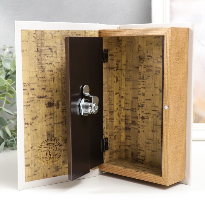 Сейф-книга дерево кожзам Сейф-книга дерево кожзам "Любовь - это все, что тебе нужно" 21х13х5 см