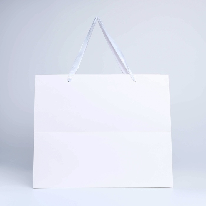 Пакет подарочный с широким дном и окном 35 х 29 х 28 см, белый Пакет подарочный с широким дном и окном 35 х 29 х 28 см, белый