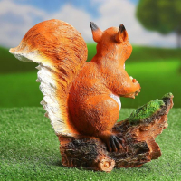 Садовая фигура "Белочка с орешком на пне" 25х12х23см Садовая фигура "Белочка с орешком на пне" 25х12х23см