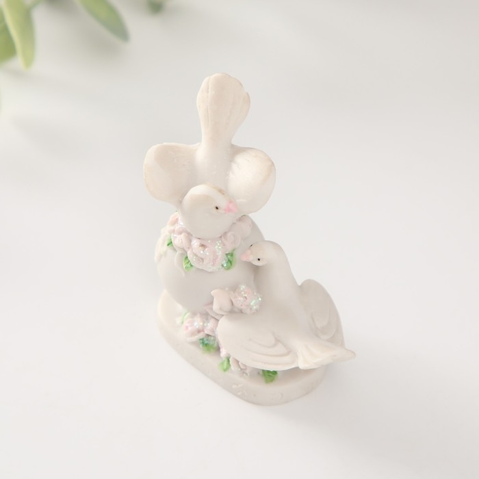 Сувенир полистоун Сувенир полистоун "Два голубя на шаре с цветами" 6,4 см