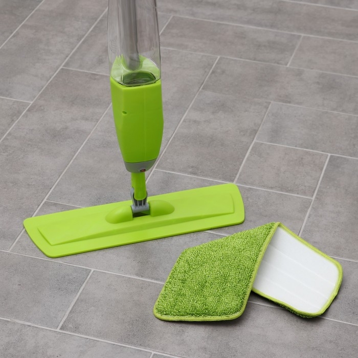 Швабра для мытья пола с распылителем Доляна, насадка из микрофибры 40&times;14 см, металлическая ручка 125 см, цвет МИКС
