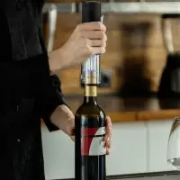 Электрический штопор с ножом для фольги Wine Diesel, черный Электрический штопор с ножом для фольги Wine Diesel, черный