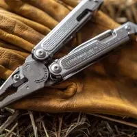 Мультитул Free P4