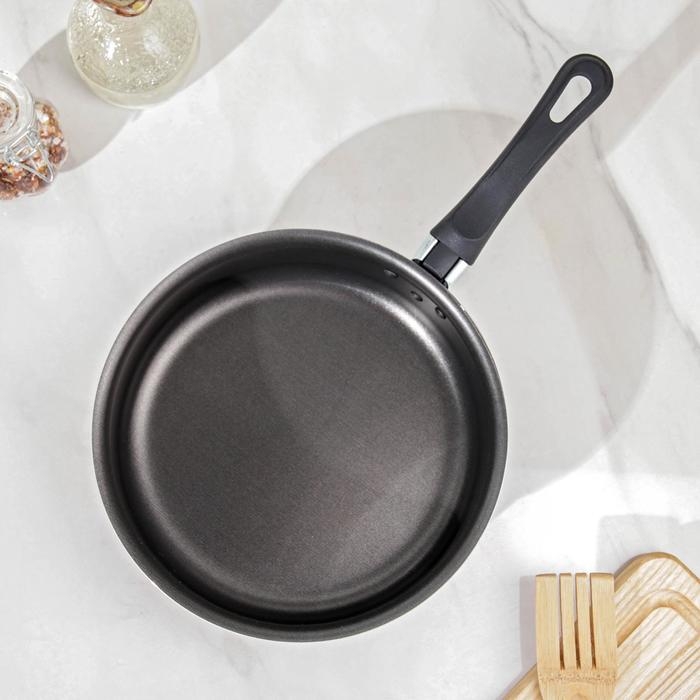 Сотейник &laquo;Эксперт&raquo;, 1,7 л, d=20 см, пластиковая ручка, стеклянная крышка, антипригарное покрытие, цвет бордовый