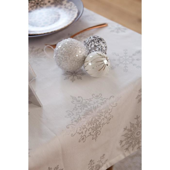 Скатерть "Этель" Серебряные снежинки 149х250+/- 3см, 100% хлопок, 190 г/м2