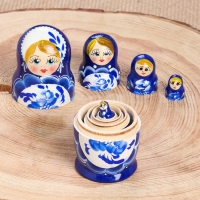 Матрёшка &laquo;Поднос гжель&raquo;, синее платье, 5 кукольная, 10 см