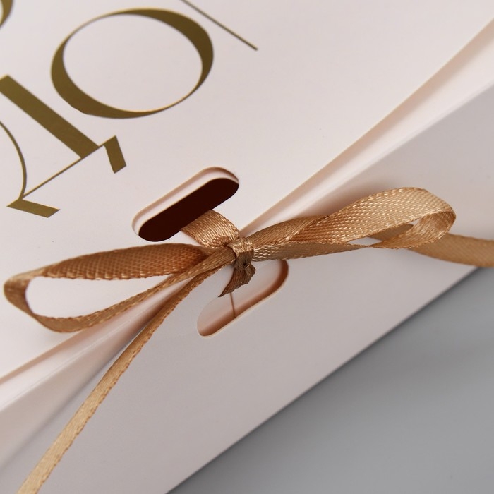 Коробка подарочная новогодняя складная &laquo;С Новым годом, тиснение, белый&raquo;, 20 х 18 х 5 см, Новый год