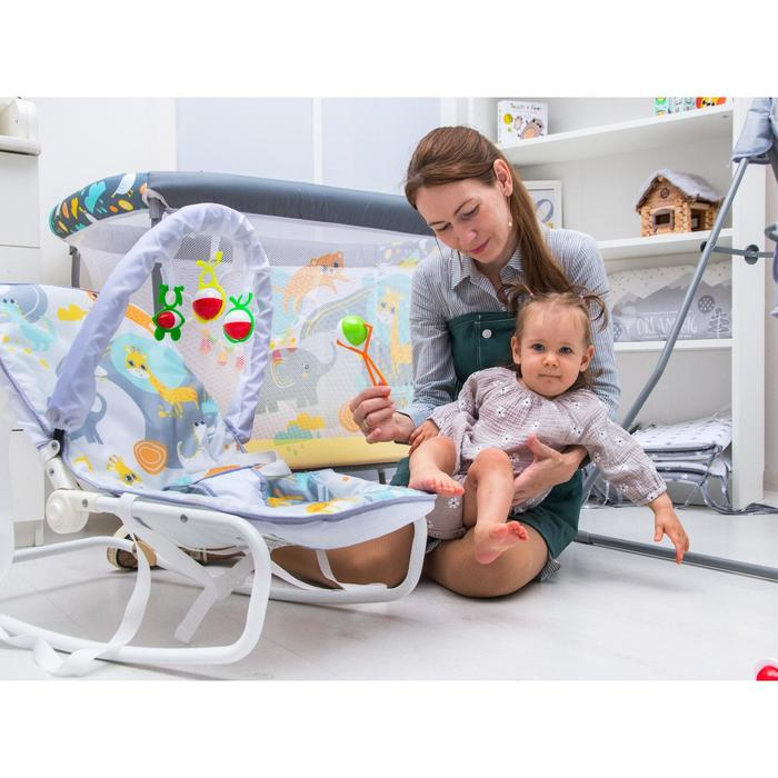 Шезлонг - качалка для новорождённых &laquo;Веселые зверята&raquo;, игровая дуга, игрушки МИКС