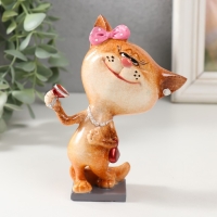 Сувенир полистоун лак "Кошечка с бокалом" 8,3х6,2х13,8 см