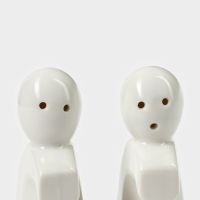 Набор фарфоровый для специй на бамбуковой подставке BellaTenero &laquo;Влюбленность&raquo;, 2 предмета: солонка 40 мл, перечница 40 мл, цвет белый