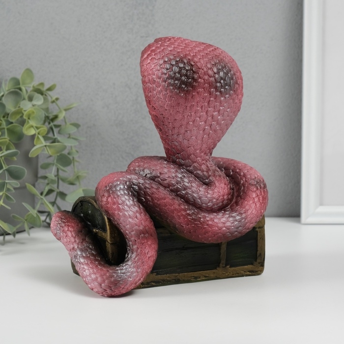 Новогодняя копилка "Кобра на сундуке "  20 х 17 х 12 см, бордовый