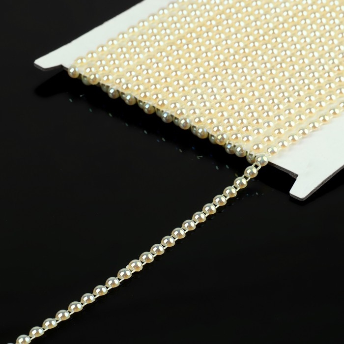 Жемчуг на нитях, с голографией, плоский, 4,5 мм, 9 &plusmn; 1 м, цвет белый