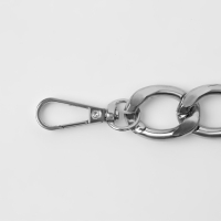 Цепочка для сумки, с карабинами, металлическая, плоская, 29 &times; 19 мм, 60 см, цвет серебряный
