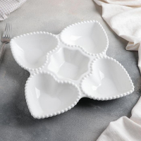 Менажница керамическая 5 ячеек &laquo;Сердца&raquo;, 25&times;5 см, цвет белый