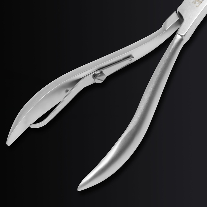 Кусачки маникюрные для кутикулы «Premium satin», эргономичные, 10,1 см, длина лезвия - 7 мм, цвет серебристый Кусачки маникюрные для кутикулы «Premium satin», эргономичные, 10,1 см, длина лезвия - 7 мм, цвет серебристый