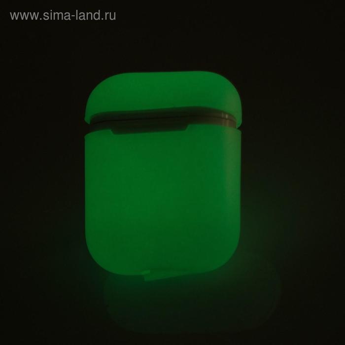 Чехол Luazon для футляра AirPods 1/2, мат. верха: силикон, 56х24х47 мм, люминесцентный белый Чехол Luazon для футляра AirPods 1/2, мат. верха: силикон, 56х24х47 мм, люминесцентный белый