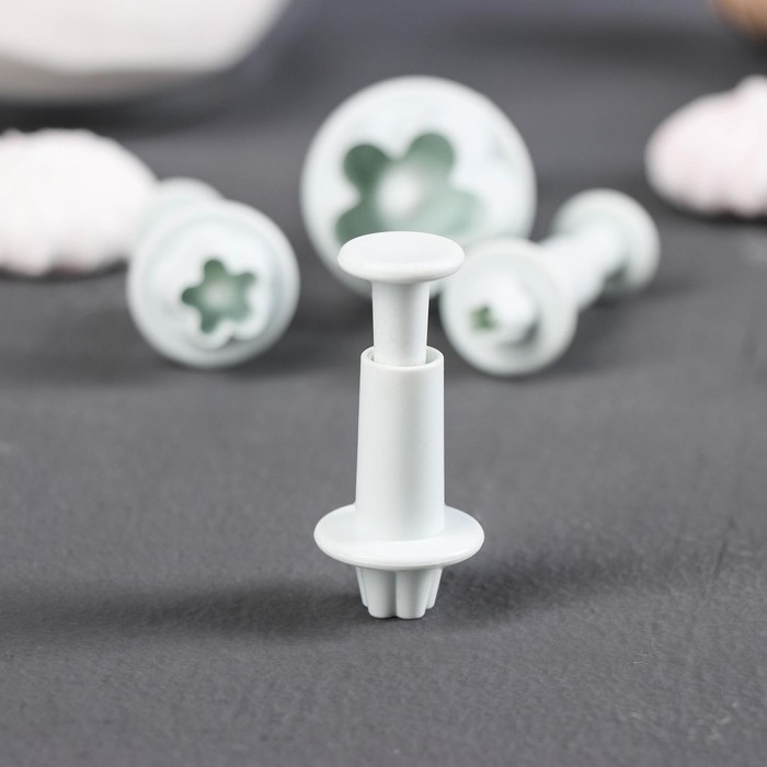 Набор плунжеров кондитерских Доляна «Ромашка», 4 шт, d=3,3/2,4/2,1/2 см Набор плунжеров кондитерских Доляна «Ромашка», 4 шт, d=3,3/2,4/2,1/2 см