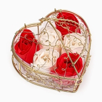 Подарочный набор мыльных бело-красных роз в шкатулке, 6 шт Подарочный набор мыльных бело-красных роз в шкатулке, 6 шт