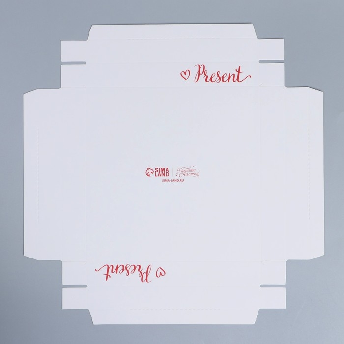 Коробка кондитерская для муссовых пирожных «Present», 17.8 х 17.8 х 6.5 см Коробка кондитерская для муссовых пирожных «Present», 17.8 х 17.8 х 6.5 см