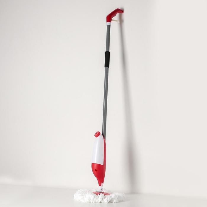 Швабра для мытья пола с распылителем Доляна, насадка из микрофибры 17&times;17 см, металлическая ручка 129 см, цвет МИКС