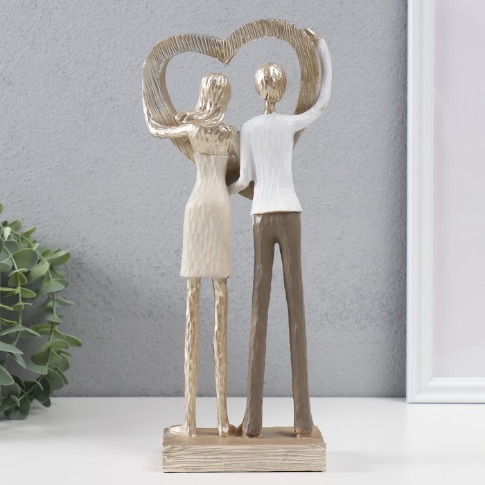 Сувенир полистоун Сувенир полистоун "Влюблённые с большим золотым сердцем" 12,5х8х29,5 см