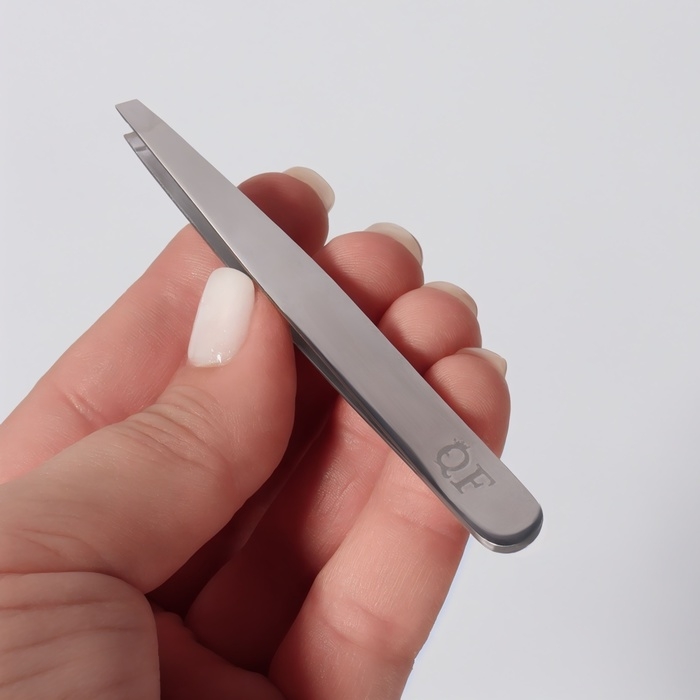 Пинцет &laquo;Premium&raquo; скошенный, широкий, 9,6 см, на блистере, цвет серебристый