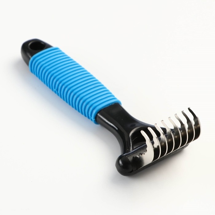 Колтунорез загнутый, 8 лезвий, 5,5 х 15 см, чёрно-синий Колтунорез загнутый, 8 лезвий, 5,5 х 15 см, чёрно-синий