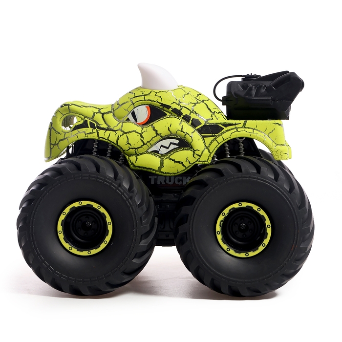 Машина-перевёртыш &laquo;Финт&raquo;, радиоуправляемая, работает от аккумулятора, световые эффекты, эффект дыма, цвет зеленый