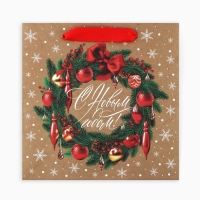 Пакет подарочный новогодний крафтовый квадратный &laquo;Новогодний венок&raquo;, 22 х 22 х 11 см, Новый год