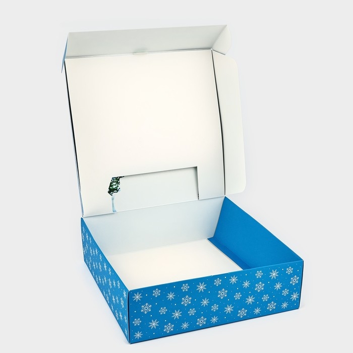 Подарочная коробка новогодняя складная &laquo;Зимних чудес&raquo;, 26 &times; 26 &times; 8 см