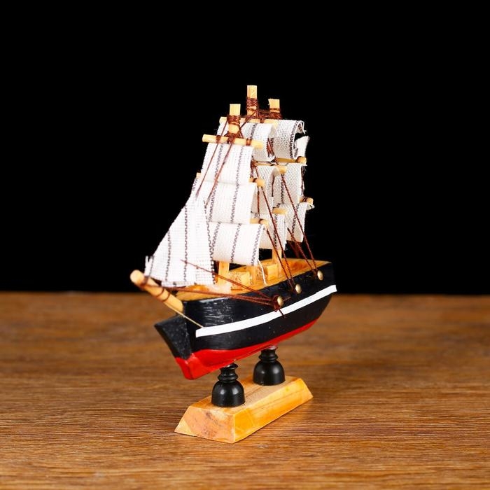 Корабль сувенирный малый &laquo;Дельфин&raquo;, борта синие с белой полосой, паруса белые, 3 &times; 10 &times; 10 см