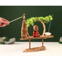 Сувенир дерево, фарфор "Маленький Будда в красном" с подставкой для благовонии 35х35х9,5 см Сувенир дерево, фарфор "Маленький Будда в красном" с подставкой для благовонии 35х35х9,5 см