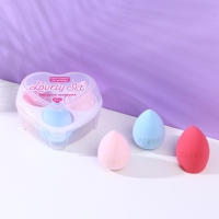 Набор спонжей для макияжа в контейнере-сердце Lovely set, 3 штуки Набор спонжей для макияжа в контейнере-сердце Lovely set, 3 штуки