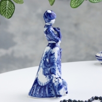 Сувенир «Дама с собачкой», гжель Сувенир «Дама с собачкой», гжель