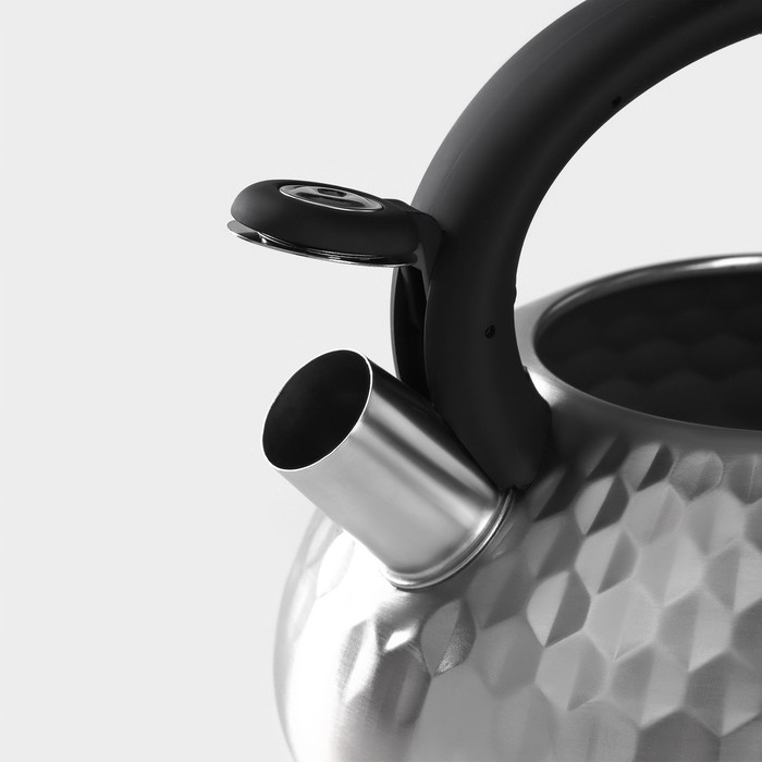 Чайник со свистком из нержавеющей стали Magistro Glow, 3 л, индукция, ручка soft-touch, цвет серебряный Чайник со свистком из нержавеющей стали Magistro Glow, 3 л, индукция, ручка soft-touch, цвет серебряный