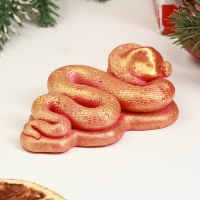 Фигура "Змея в колпаке" красная с позолотой, 8,5 х 6 х 3 см Фигура "Змея в колпаке" красная с позолотой, 8,5 х 6 х 3 см