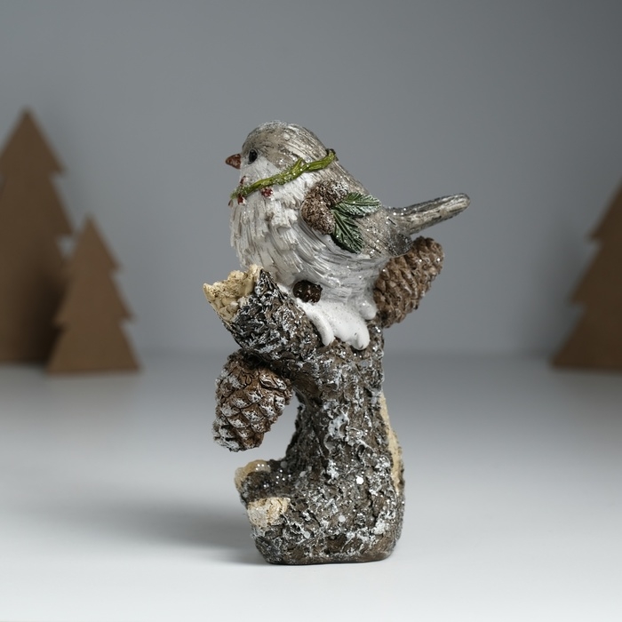 Сувенир полистоун "Воробышек в венке с ягодками и шишками на дереве" 10,5х7х13,5 см