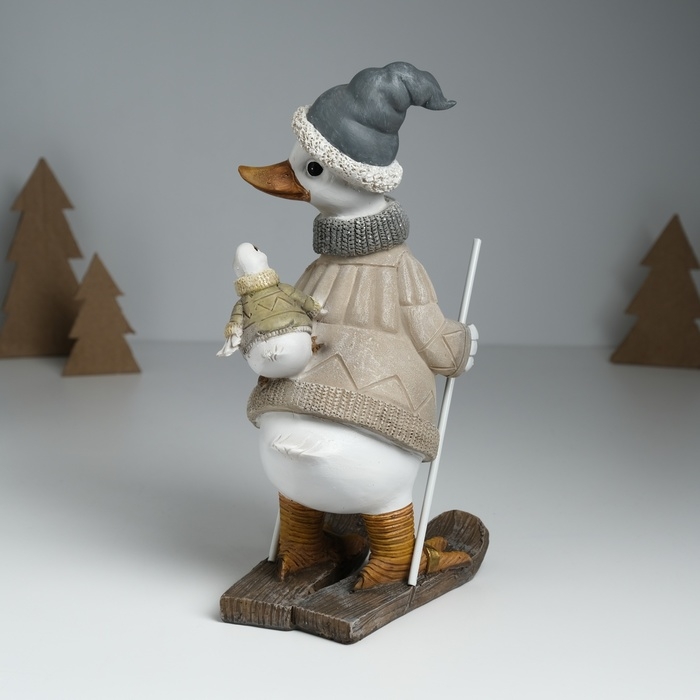 Сувенир полистоун "Гусь на лыжах, с гусёнком на спине" серо-бежевый 9,5х13,5х23,5 см