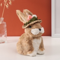 Декор "Кролик в соломенной шляпке с цветами" 16х18х22 см Декор "Кролик в соломенной шляпке с цветами" 16х18х22 см