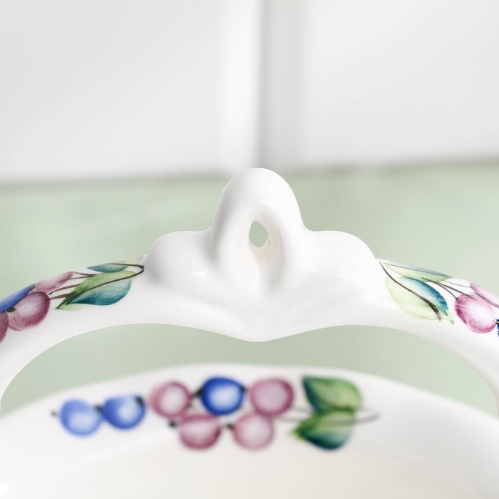 Конфетница «Корзиночка», ягодная, 16,5×16,5×15 см, 1 сорт, Алдошина Л.В. Конфетница «Корзиночка», ягодная, 16,5×16,5×15 см, 1 сорт, Алдошина Л.В.