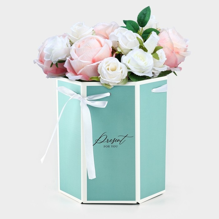 Коробка складная шестигранник Present, 17 х 14.8 х 19.5 см Коробка складная шестигранник Present, 17 х 14.8 х 19.5 см