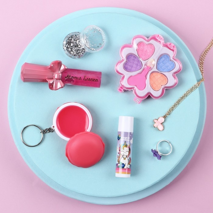 Набор детской косметики «Мир красоты» Набор детской косметики «Мир красоты»