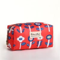 Косметичка на молнии, цвет красный Косметичка на молнии, цвет красный