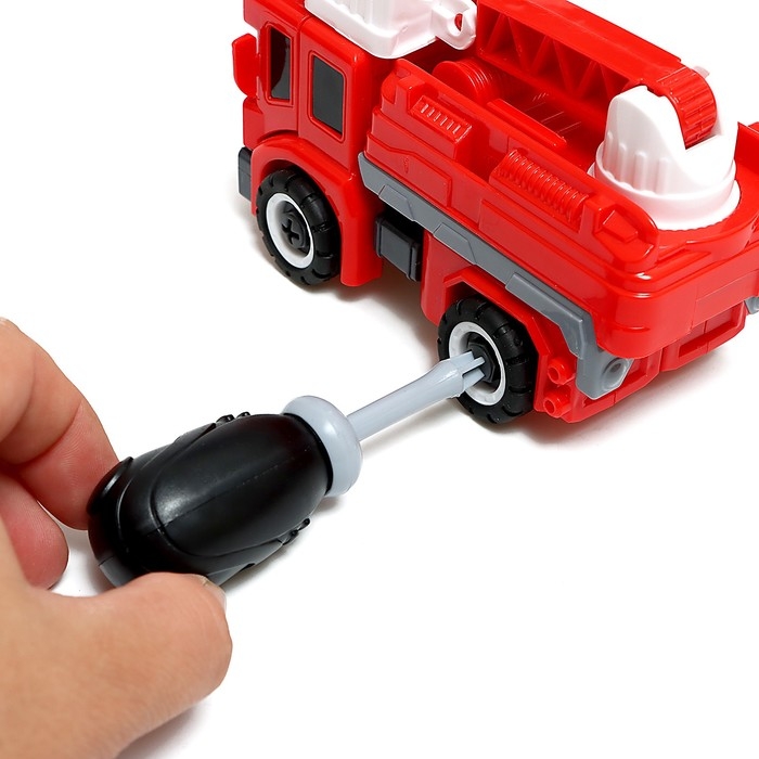 Конструктор винтовой &laquo;Пожарная&raquo;, 2 в 1 робот-машина