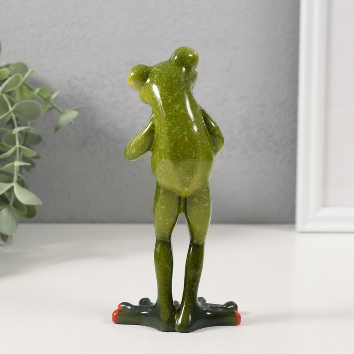 Сувенир полистоун лак "Лягуха заваривает чашечку кофе" 7,5х6,2х15,2 см