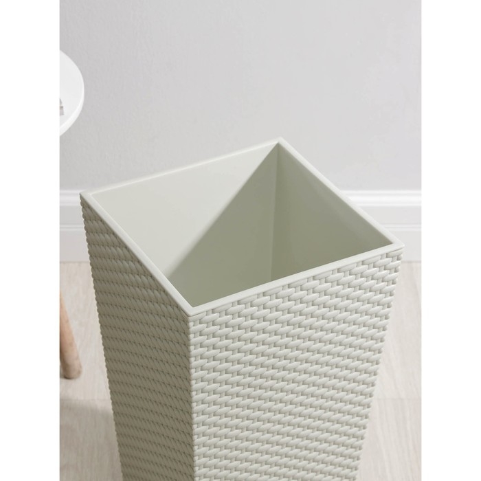 Кашпо для цветов со вставкой &laquo;Ротанг&raquo;, 21 л (11,2 л), цвет белый